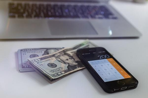 iPhone毎月1,000円台。お財布に優しい格安SIMのやりくり方法