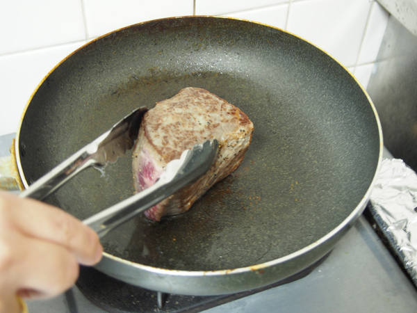 料理下手も失敗なし！炊飯器で本格派ローストビーフを作ろう！